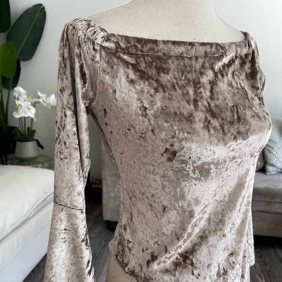 Champagne velvet bodysuit with bell sleeves - Picture 4 of 4